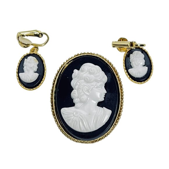 Gold Tone, Black & White Celluloid Cameo Brooch With Clip On Earrings (5724) - Picture 1 of 11